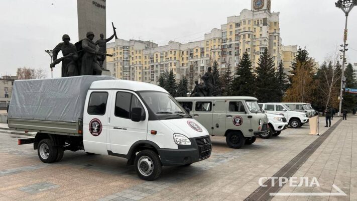 Губернатор Александр Богомаз вручил ключи от новых автомобилей подразделению «БАРС-Брянск»