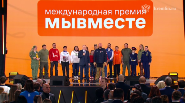 Ариана Барановская из Брянской области вместе с Владимиром Путиным открыла «Елку желаний»