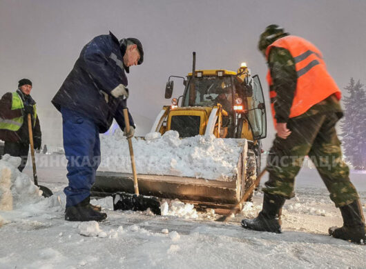 За сутки с улиц Брянщины вывезено более 400 тонн снега