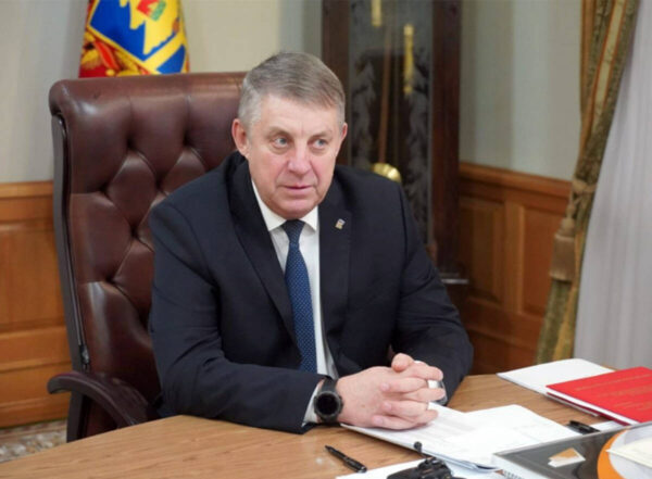 Александр Богомаз поздравил добровольцев с Днем волонтерства