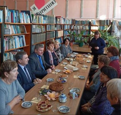 Ко Дню матери в Жирятинской районной библиотеке прошел тематический вечер «Говорите маме нежные слова»