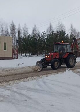 В Жирятинском районе успешно проводится очистка снега