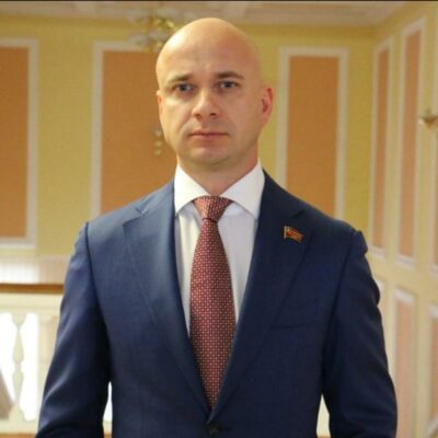 Депутат Брянской областной Думы Александр Жутенков поздравляет жирятинцев с наступающими праздниками