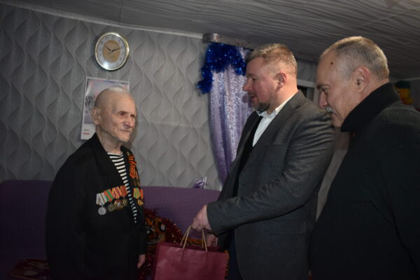 Ветеран войны из Жирятинского района Алексей Сергеевич Новиков сегодня принимает поздравления с юбилеем