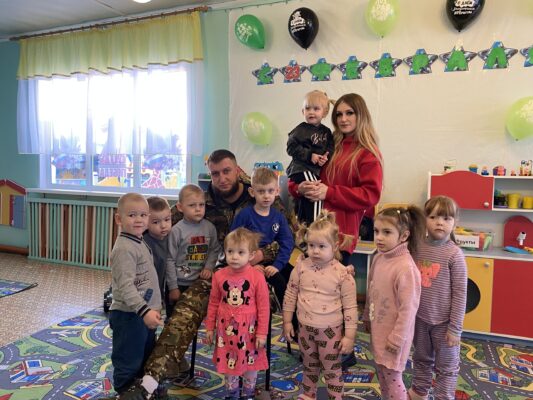 Жирятинские дошколята встретились с участником СВО