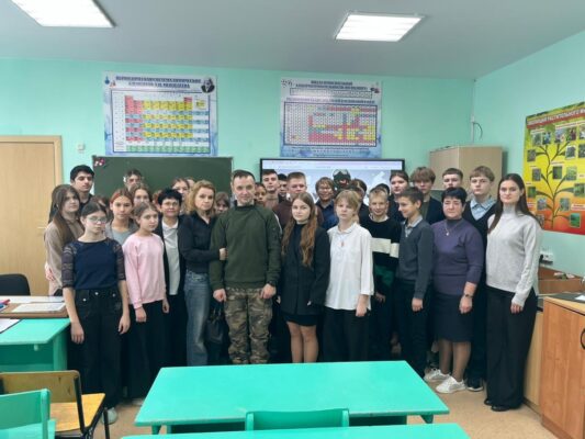 Участник СВО Алексей Поляков посетил свою родную Страшевичскую школу