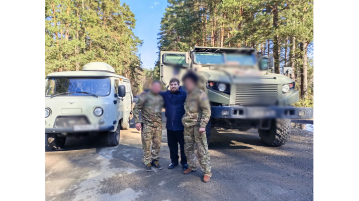 Брянский священник передал сетку-рабицу и аккумуляторы в автобат группировки «Север»