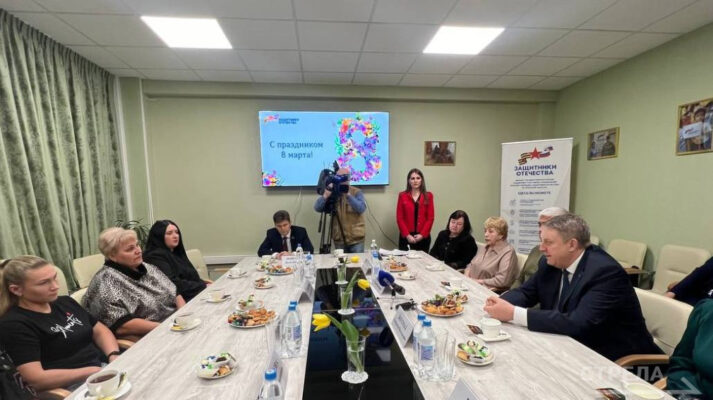 Губернатор Брянской области Александр Богомаз встретился с матерями и вдовами погибших участников СВО