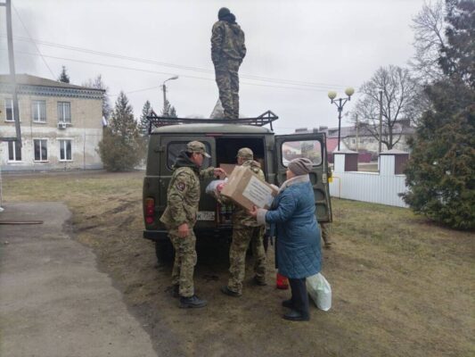 Комаричские волонтеры отправили очередной груз гуманитарной помощи