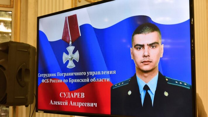 Брянский губернатор передал Орден Мужества отцу воина Алексея Сударева