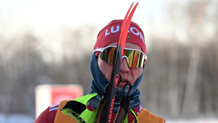 Брянский спортсмен Большунов выиграл свободным стилем гонку на 10 км в Кировске