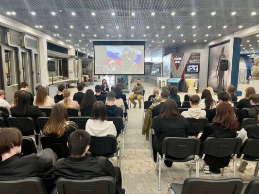 «Служу Отечеству»: в Брянске проходят встречи участников СВО с молодежью