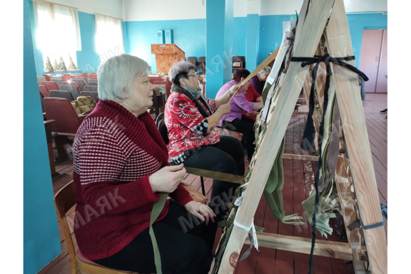 Новозыбковские женщины помогают бойцам СВО
