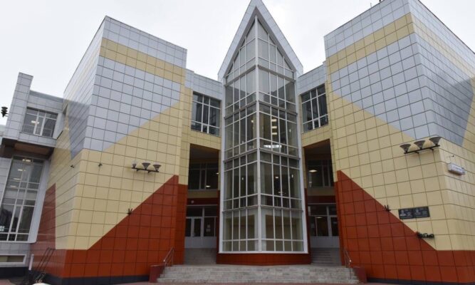 Александр Богомаз рассказал о ходе капремонта Брянского городского лицея №1 им. А.С. Пушкина