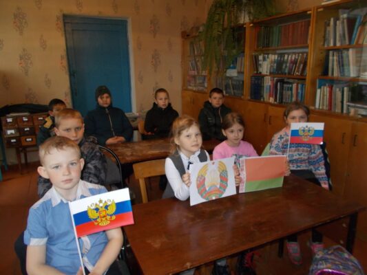 Среди жителей Жирятинского района провели опрос о значимости Дня единения народов России и Белоруссии