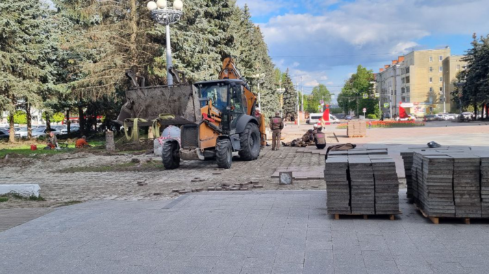 В Брянске началось благоустройство площади Октябрьской революции