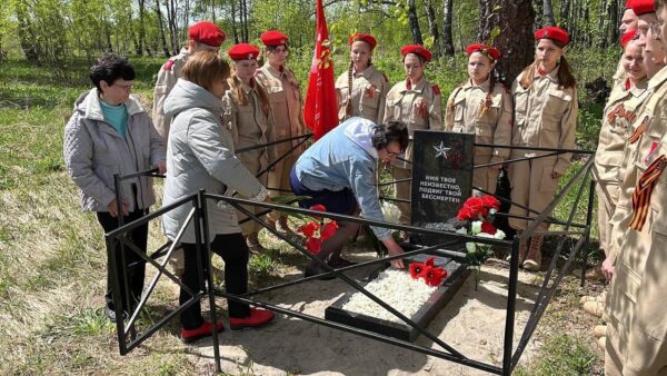 В п. Пролетарском Жирятинского района в рамках проекта «Память жива» открыли памятник неизвестному солдату