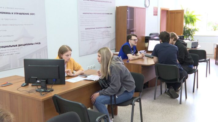 Брянские вузы открыли двери для абитуриентов