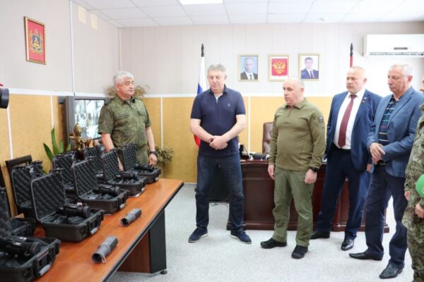 Брянским пограничникам Губернатор Александр Богомаз вручил 16 тепловизоров