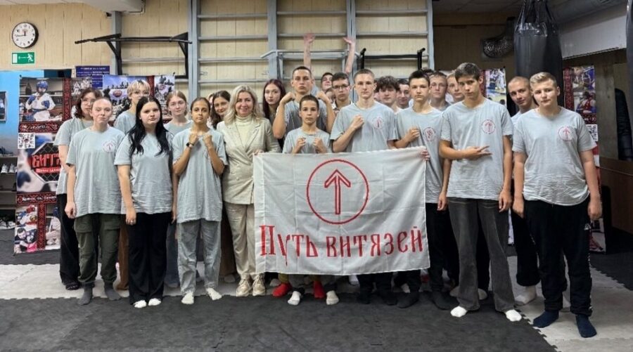 Брянский омбудсмен провела правовую встречу с детьми в лагере «Путь витязей»