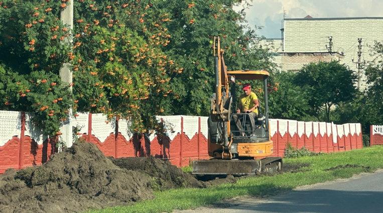 В брянском поселке Комаричи стартовал капремонт дороги по улице Незымаева