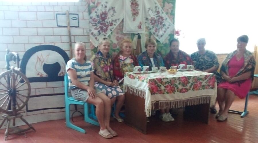 В Кульневском сельском клубе Жирятинского района душевно отметили Единый день фольклора