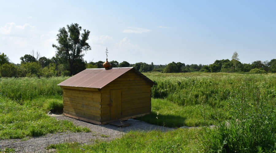 В Жирятинском районе обустроили родник в с.Творишичи