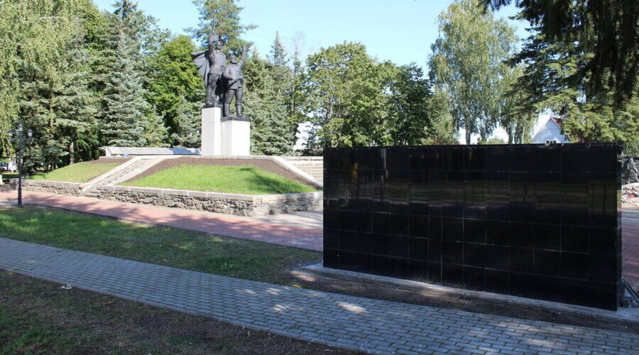 В Суземке продолжается благоустройство мемориального комплекса «Курган славы»