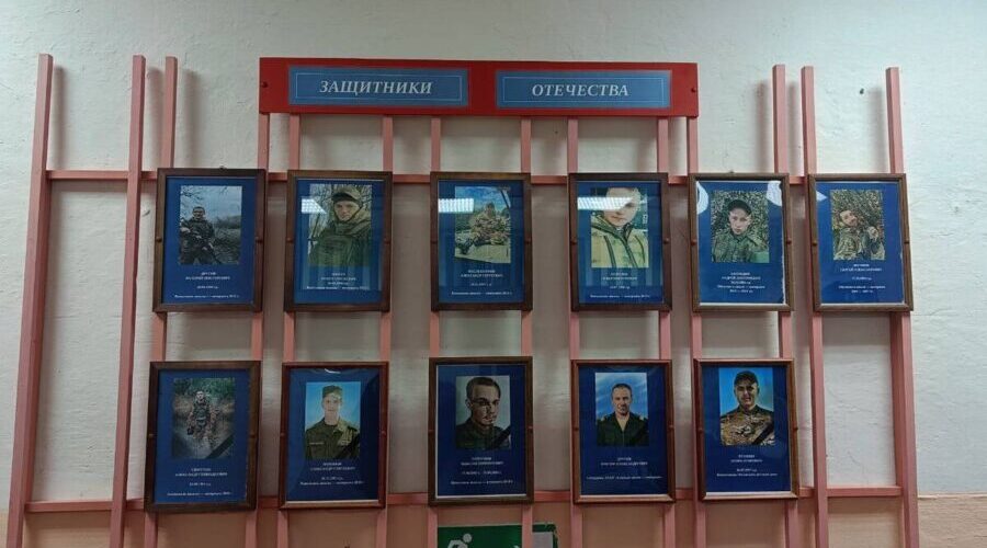 В Негинской школе-интернате увековечили память героев-выпускников