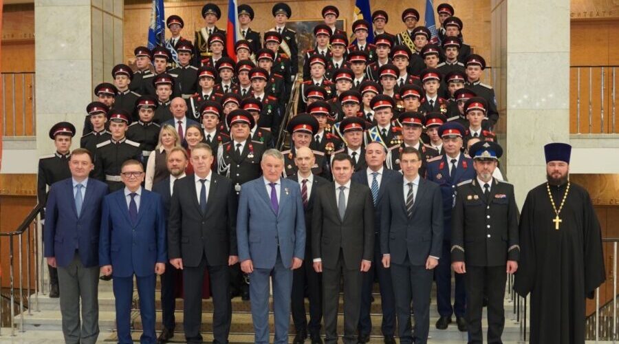 Стародубский казачий кадетский корпус получил переходящее знамя Президента России