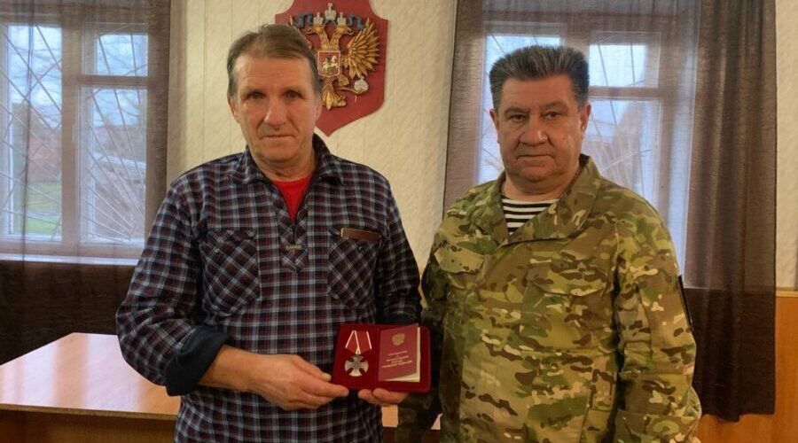 В Стародубе вручили орден Мужества отцу погибшего на СВО Гончеренко Сергея