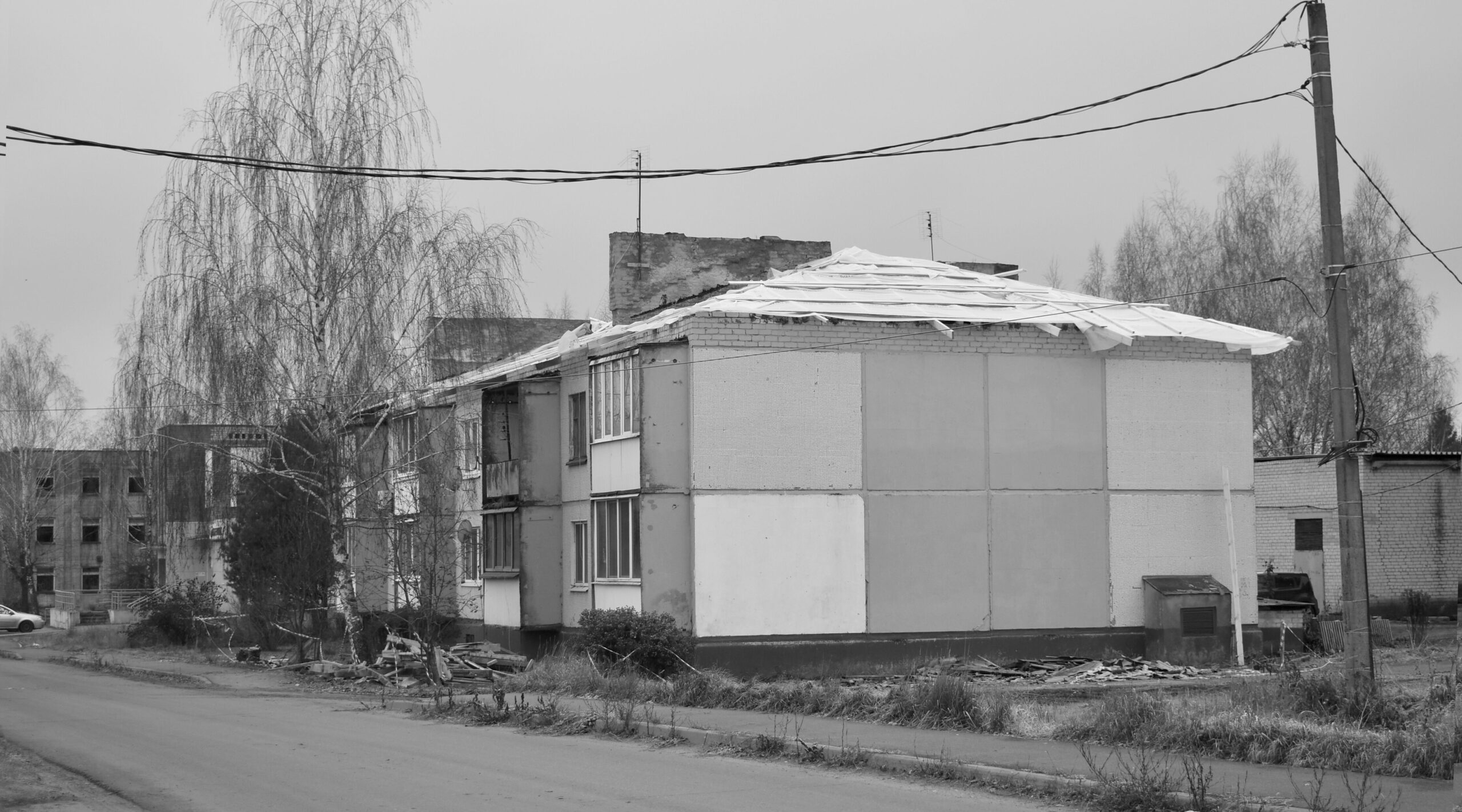 В доме №9 по улице Мира в селе Жирятино меняют кровлю