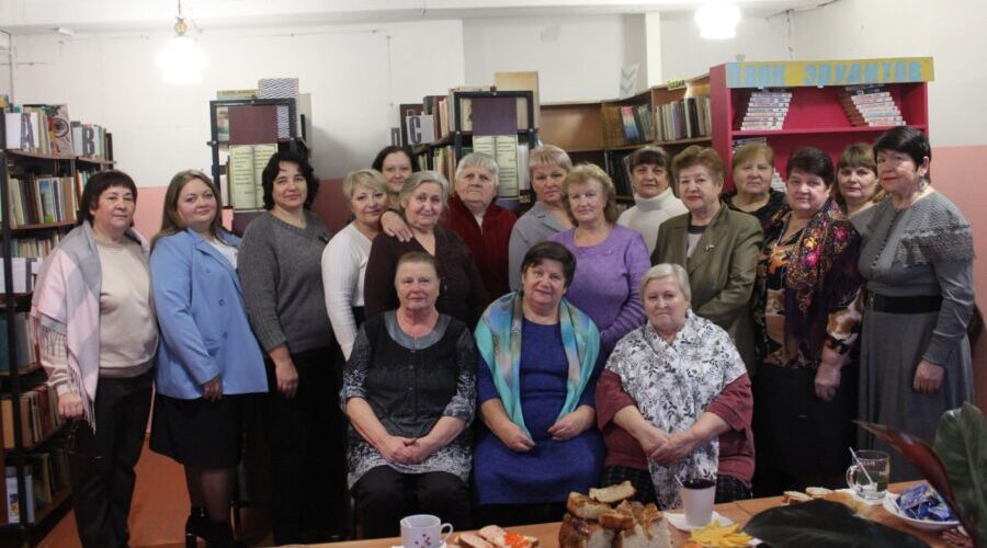 В Жирятинской детской библиотеке прошло праздничное чаепитие ко Дню матери