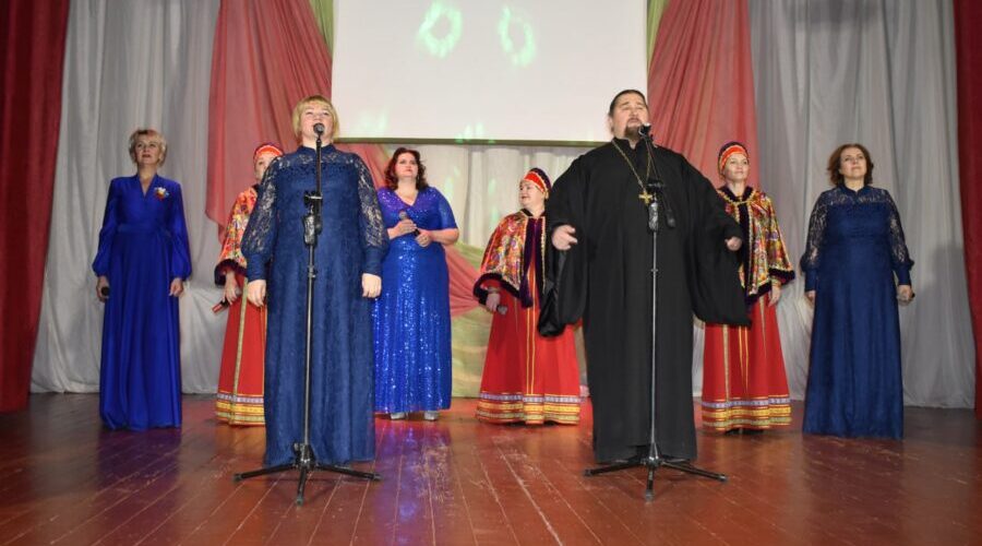 В Жирятинском районном Доме культуры состоялся концерт ко Дню матери