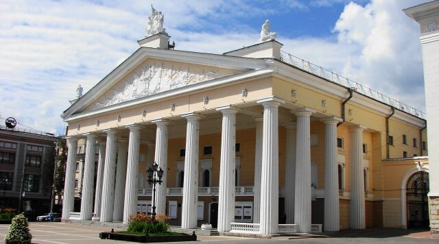 В Брянском областном театре драмы покажут проект «По Zoву сердца. Брянские волонтеры СВО».