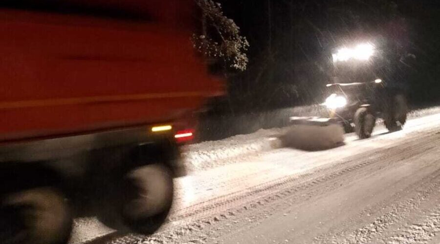 В Брянской области ведется круглосуточная очистка и обработка дорог