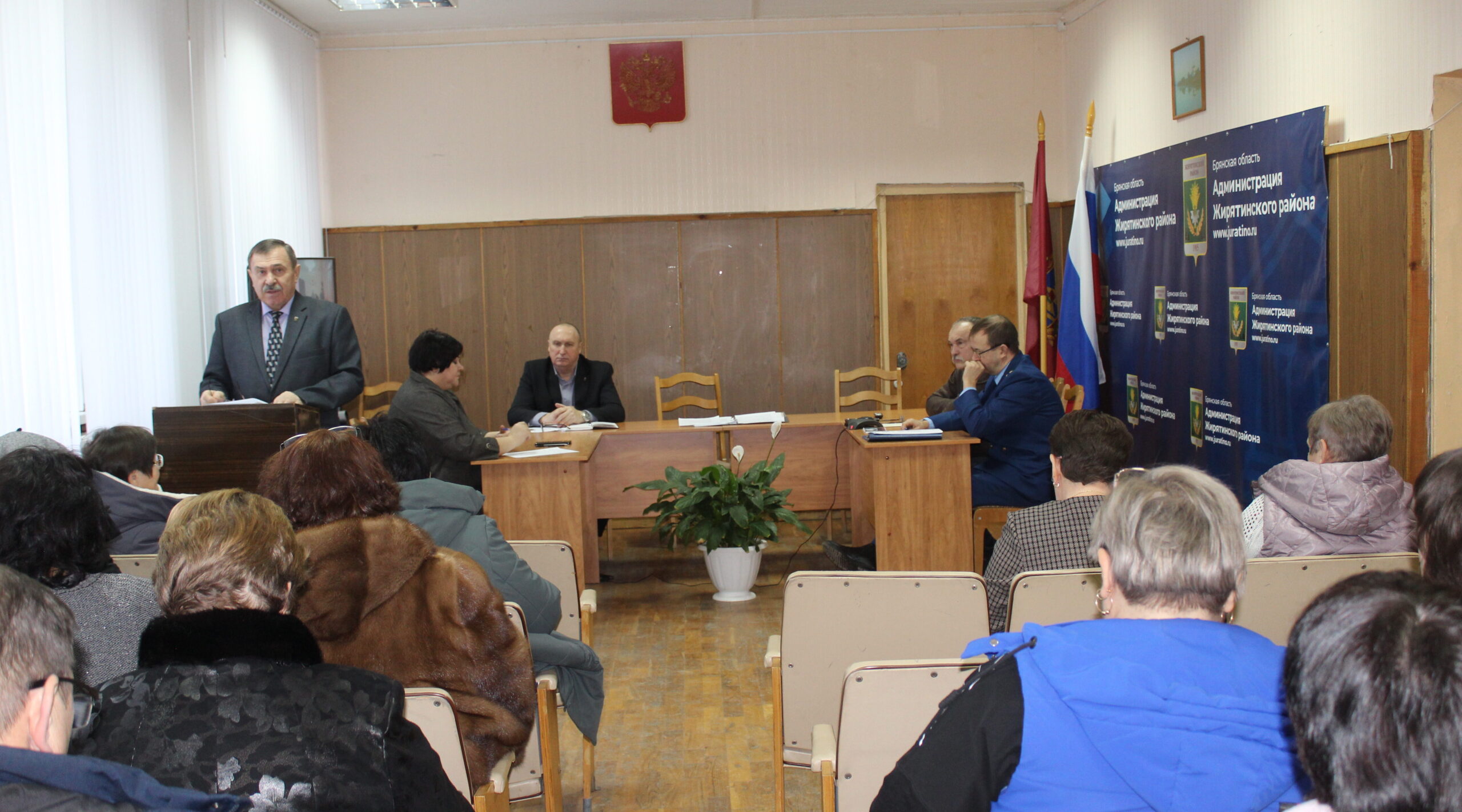 Глава Жирятинского района выступил с отчётом перед депутатами