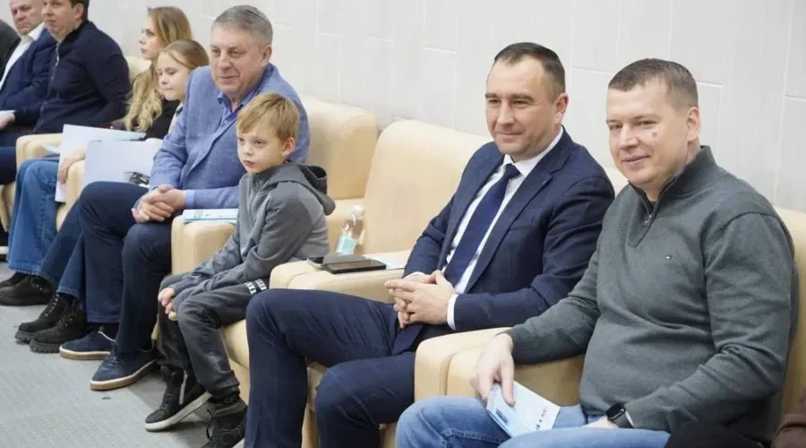 Губернатор Александр Богомаз поддержал баскетболистов брянской «Десны»