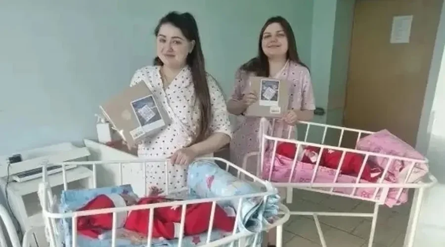 В Брянске поздравили женщин, ставших мамами в новогоднюю ночь