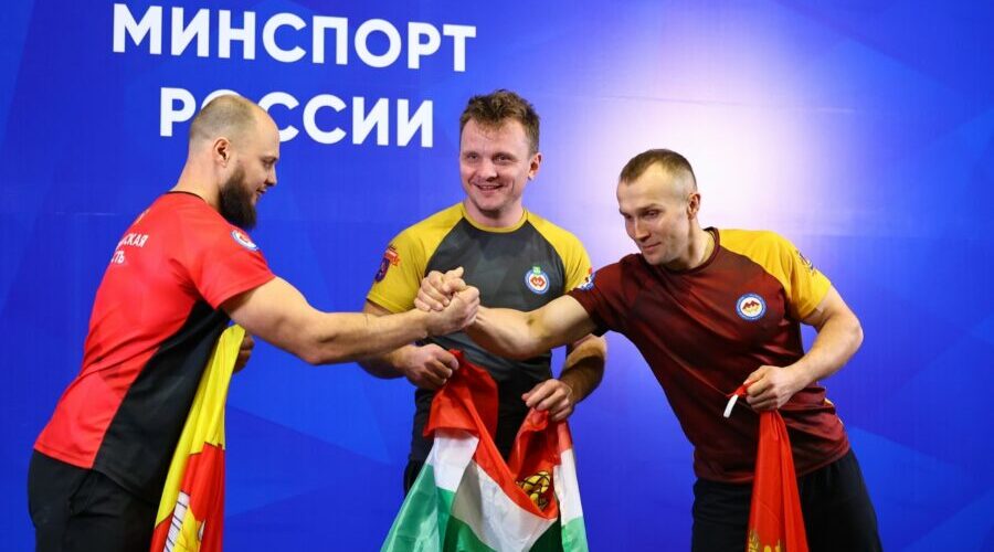 Брянские спортсмены приняли участие в чемпионате и первенстве ЦФО по армрестлингу