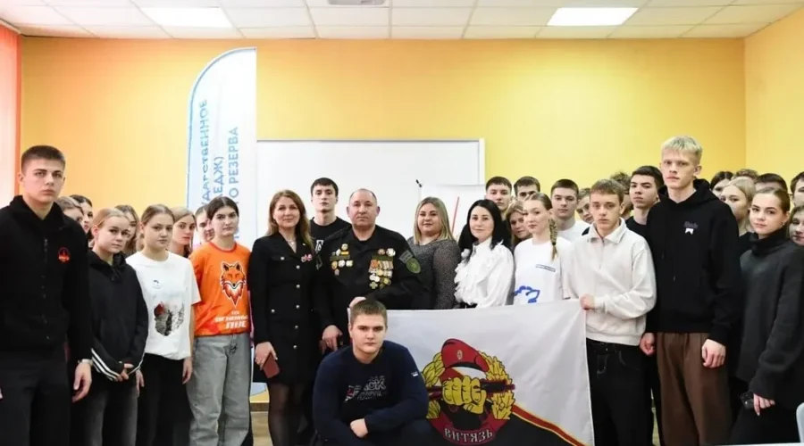 Ветеран спецоперации Владимир Клевцов встретился с брянскими студентами