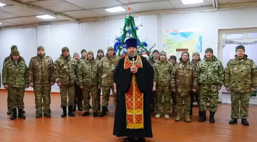 Священник бригады «БАРС-Брянск» поздравил бойцов и командование с Новым годом