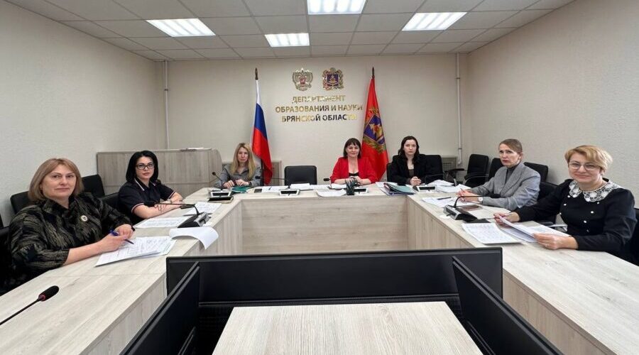 В Брянске обсудили организацию профильных смен для отдыха детей