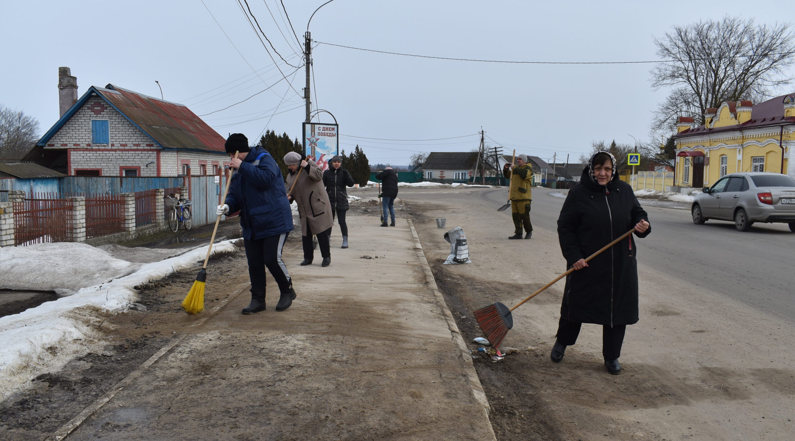 В Жирятинском районе прошёл традиционный субботник