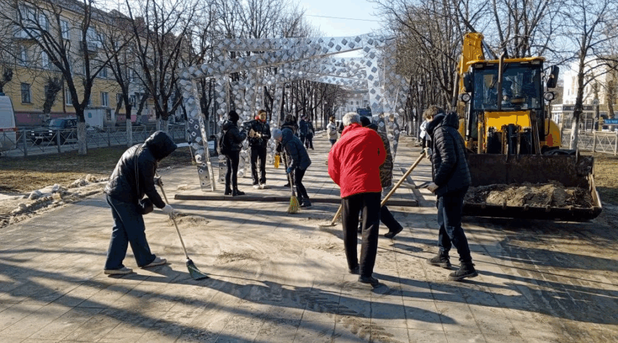 В Брянске очистили от мусора зеленые зоны города и места воинских захоронений