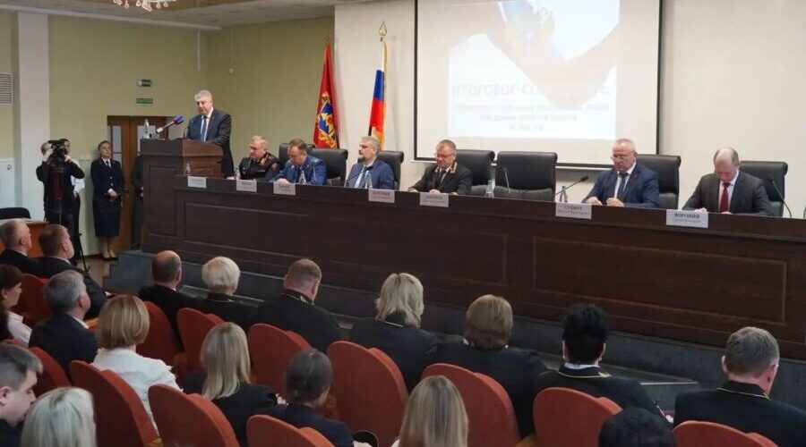 Губернатор Александр Богомаз посетил традиционное совещание судей Брянской области