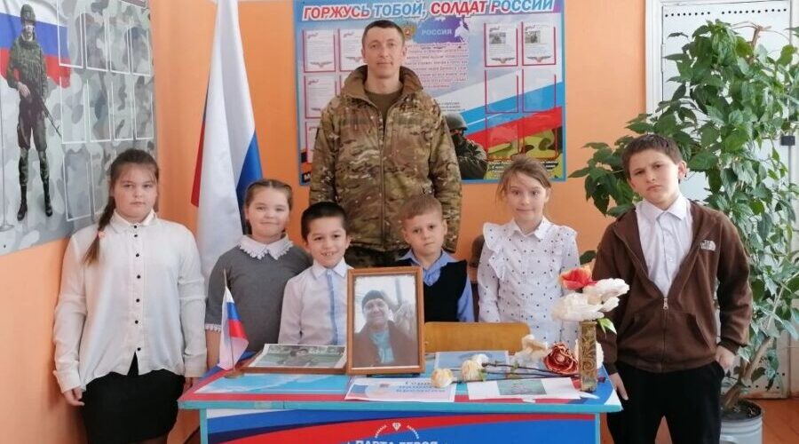 В Колоднянской школе Жирятинского района прошла встреча с добровольцем отряда «БАРС-Брянск»