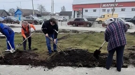 Чистота начинается с нас: субботник объединил жителей Жирятинского района