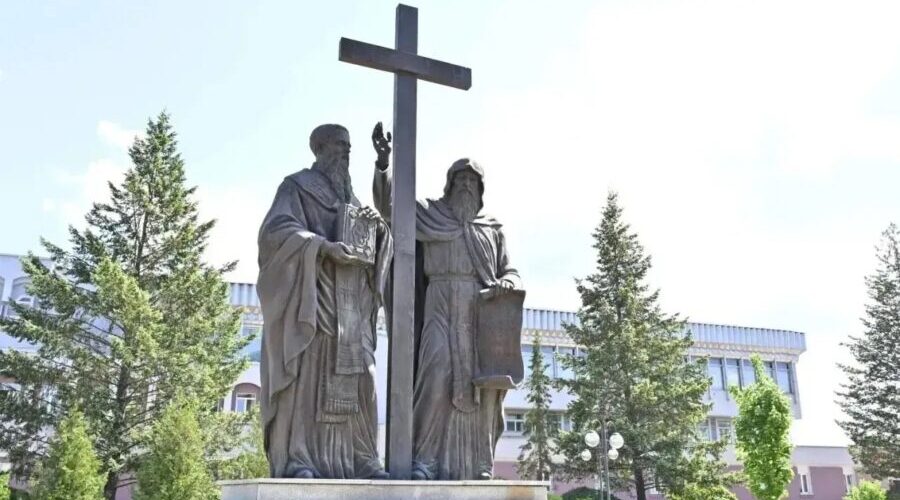Глава Брянщины поздравил жителей региона с Днем славянской письменности и культуры