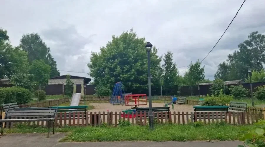 В брянском селе Супонево установили детские игровые комплексы